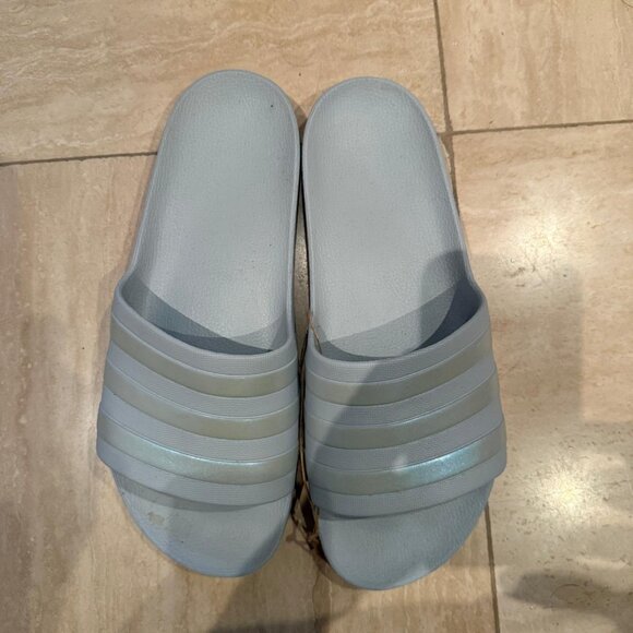 Adidas Gray Sandals Minimalist Design - Picture 3 of 3
